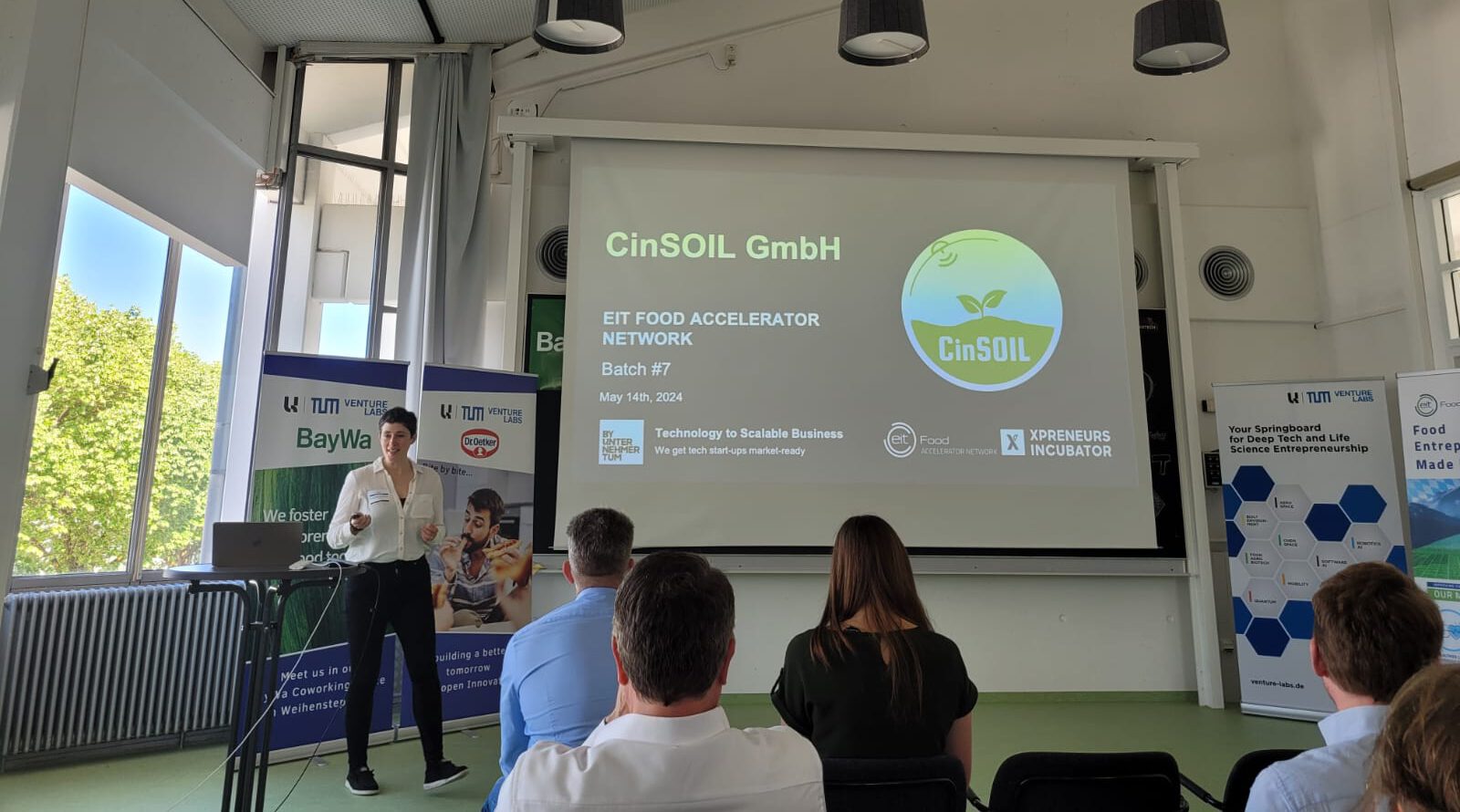 Antonella pitching CinSOIL at the EIT FAN kickoff event in Munich