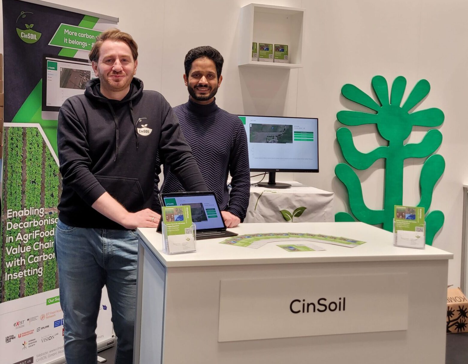 Giorgi and Tavseef at the Grüne Woche 2025 CinSOIL stand