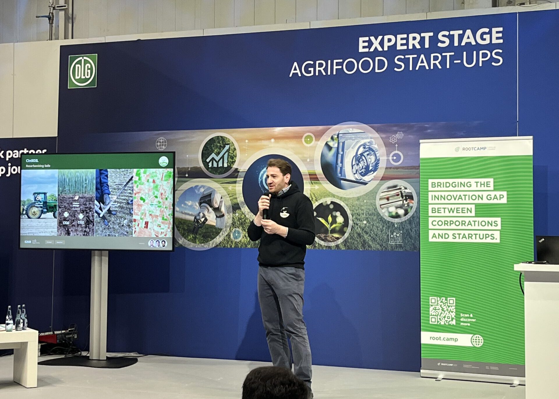 CinSOIL CEO Giorgi Shuradze pitching on the Expert Stage Agrifood Start-ups at Agritechnica 2025